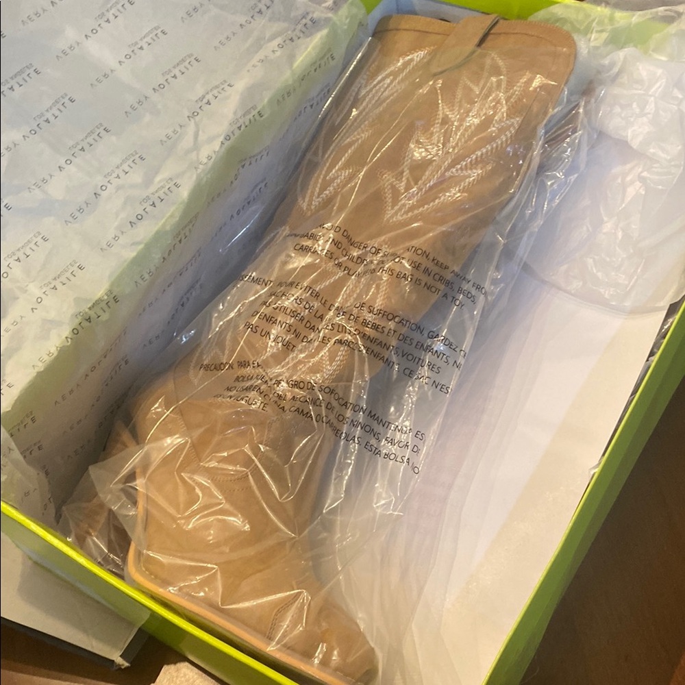 Very Volatile Women’s Preston High Heel Shaft Boots. New, in Box. Size 10